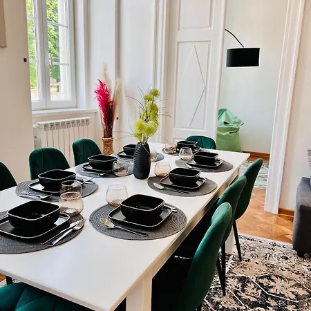 아파트 Mitteleuropa Private Parking *