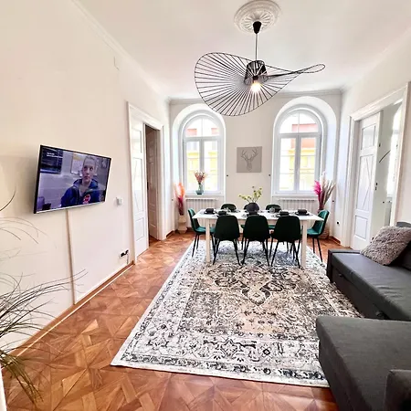 Mitteleuropa Private Parking Apartment