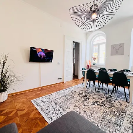 Mitteleuropa Private Parking Апартаменты