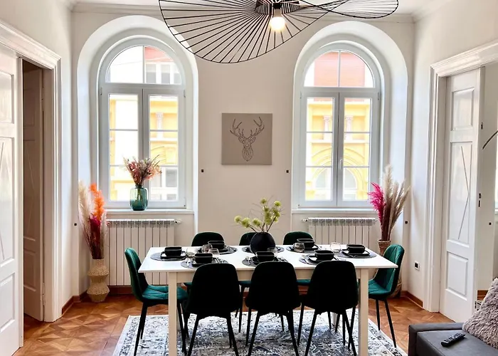 Mitteleuropa Private Parking * Триест